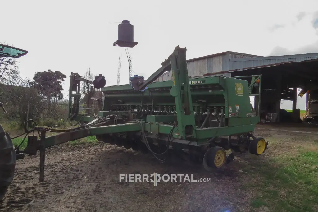 Sembradora John Deere 750