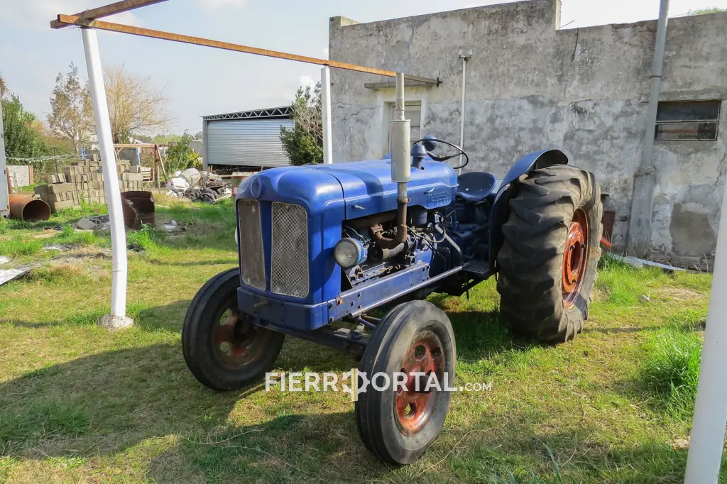 Tractor Fordson major