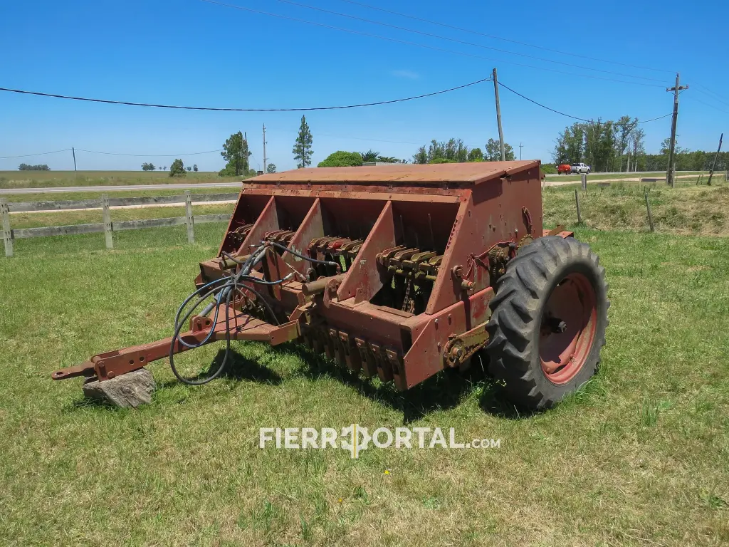 Sembradora Semeato TD300A