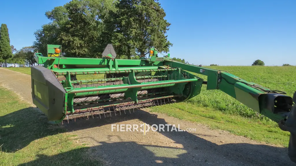 Segadora MoCo John Deere 820 