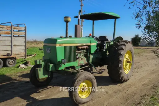 [REF: 011-040] Tractor John Deere 2530