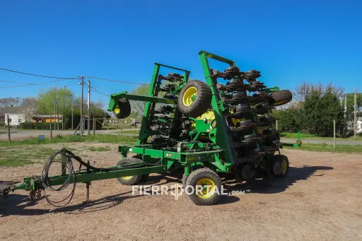 [REF: 062-015] Sembradora John Deere CCS-1990
