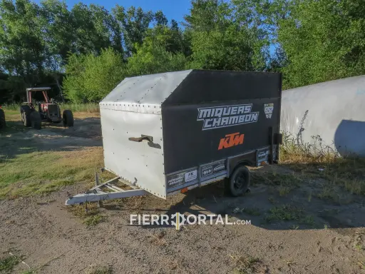 [REF:102-007] Tráiler de carga cerrado