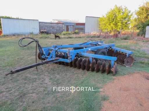 [REF: 051:012] Niveladora Tatu 40 discos