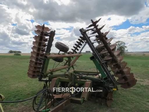 [REF:051-013] Niveladora John Deere 630