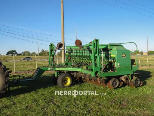 [REF: 062-028] Sembradora John Deere 1590