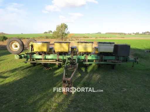 [REF:061-011] Plantadora John Deere 7AM