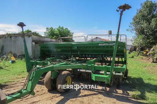Sembradora John Deere 750