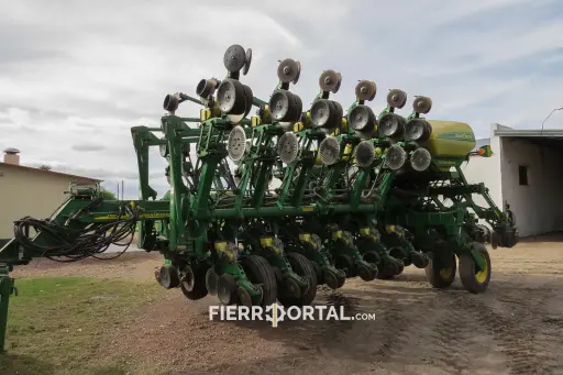 [061-001] Plantadora John Deere 1790
