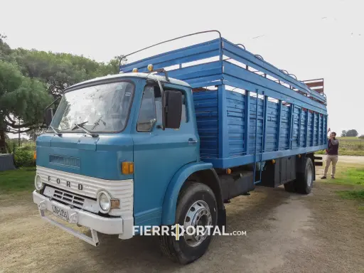 [REF:091-003] Camion Ford 1311
